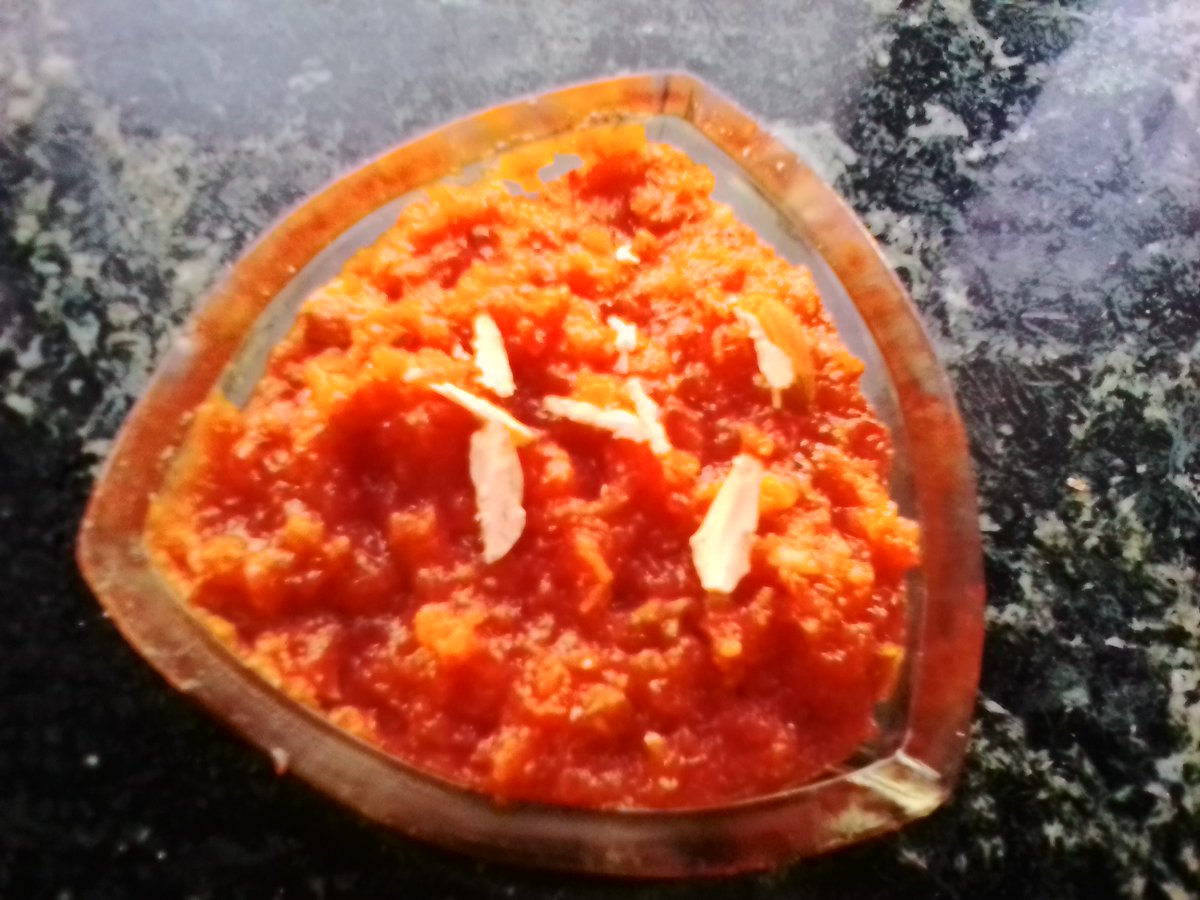CookSwatiS's tweet image. Tasty cook #Gajarkahalwa delicious Indian sweet on  #cookwithswatis