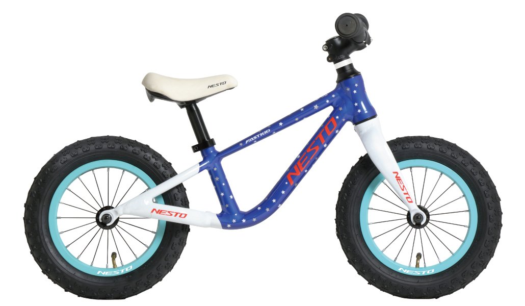 NESTObikes's tweet image. カラーリングはスポーツサイクルの洗練された格好良さを表現した4色展開となっています。サイズ展開は1サイズで、対象年齢は2～5歳です。 #NESTObikes #FASTKID