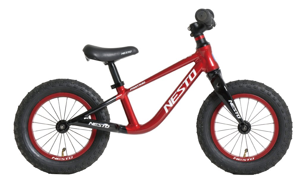 NESTObikes's tweet image. カラーリングはスポーツサイクルの洗練された格好良さを表現した4色展開となっています。サイズ展開は1サイズで、対象年齢は2～5歳です。 #NESTObikes #FASTKID