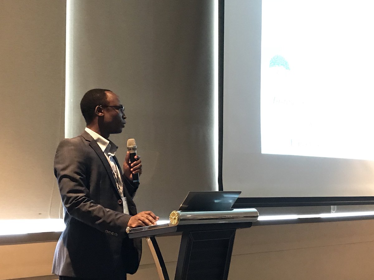 GeneOnlineNews's tweet photo. Kennedy Okeyo, Senior Lecturer from Kyoto University, demonstrates a novel cell culture technique which accelerates stem cell research. @SelectBio @GeneOnlineNews #LabonaChipAsia2017 #stemcells #stemcelltherapy #Taipei #Taiwan https://t.co/ZNpnQeMUzf