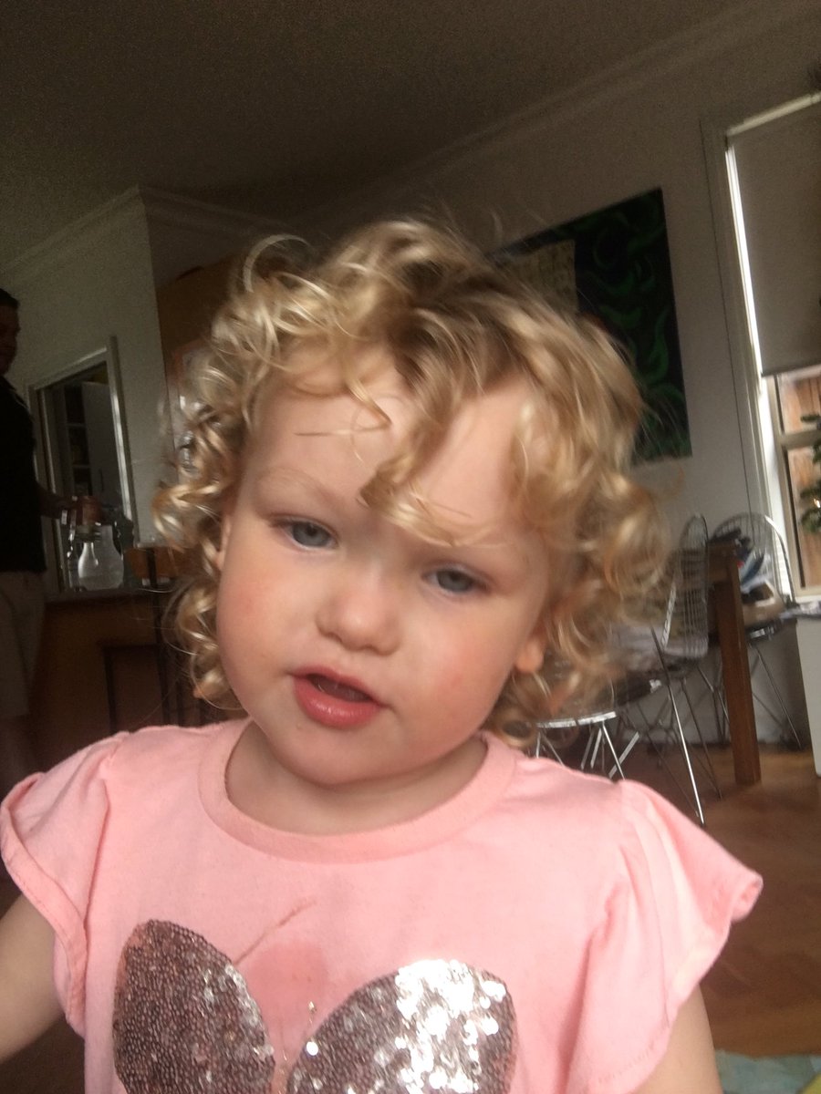 EmilyPottsy's tweet photo. Will someone think about the poor curly children!!! #Melbourneweather https://t.co/6S0G9mjuY7