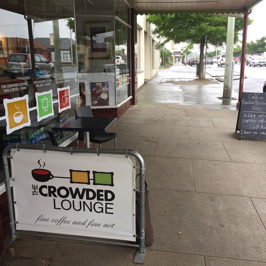 CrowdedThe's tweet photo. I love Gilbert Street when it rains! #latrobetasmania https://t.co/3HliOXwqSi https://t.co/j8c03RqLSN