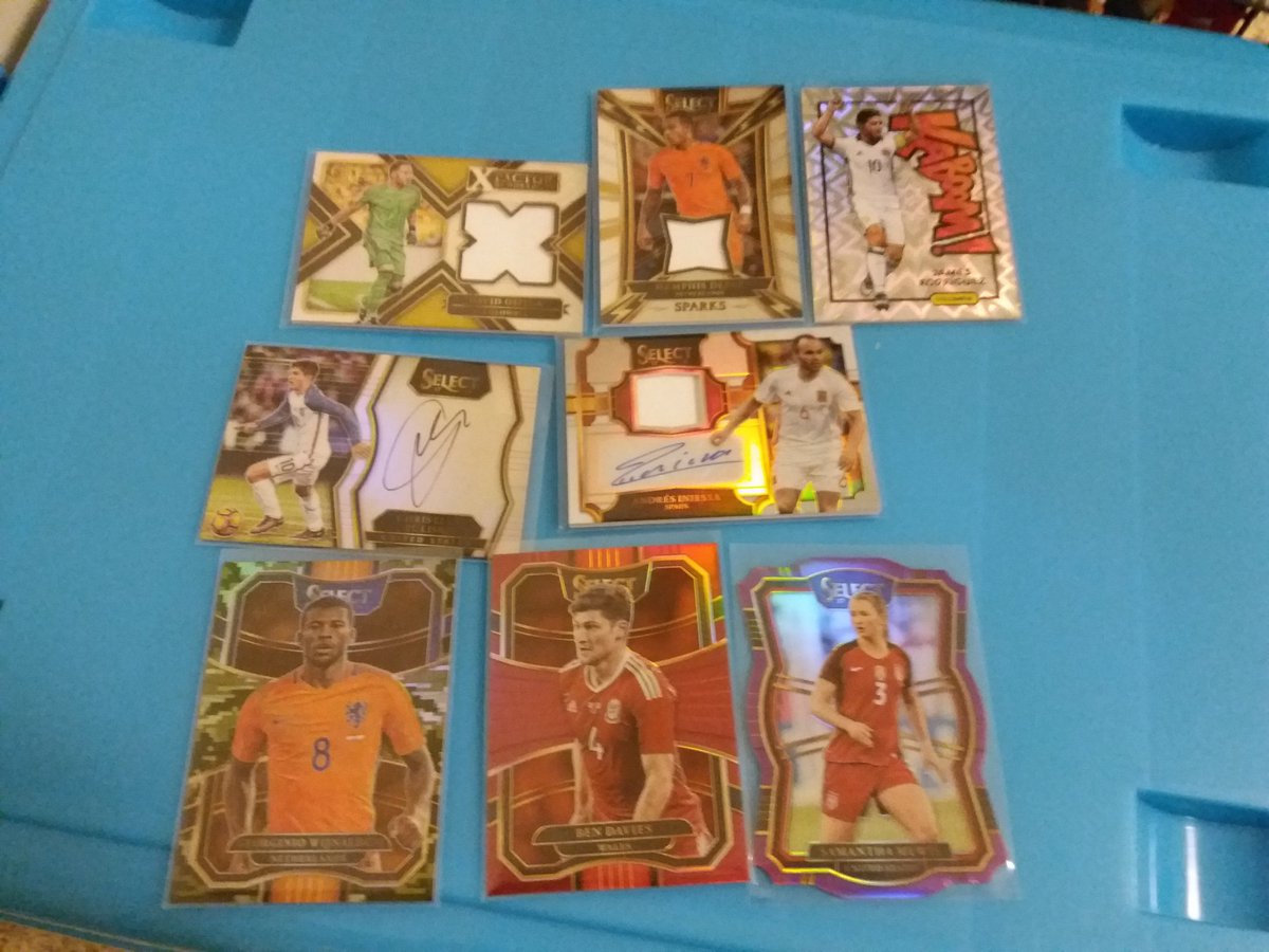 Back-to-Back thanks to @WaynesCards. beated the odd for 1 box select soccer