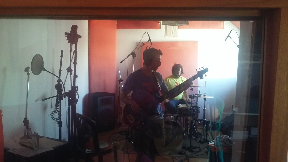 enzordeig's tweet photo. Nilocos en el estudio ...La pajarera records de Hernan Bruckner ... https://t.co/pUuF37rzMI