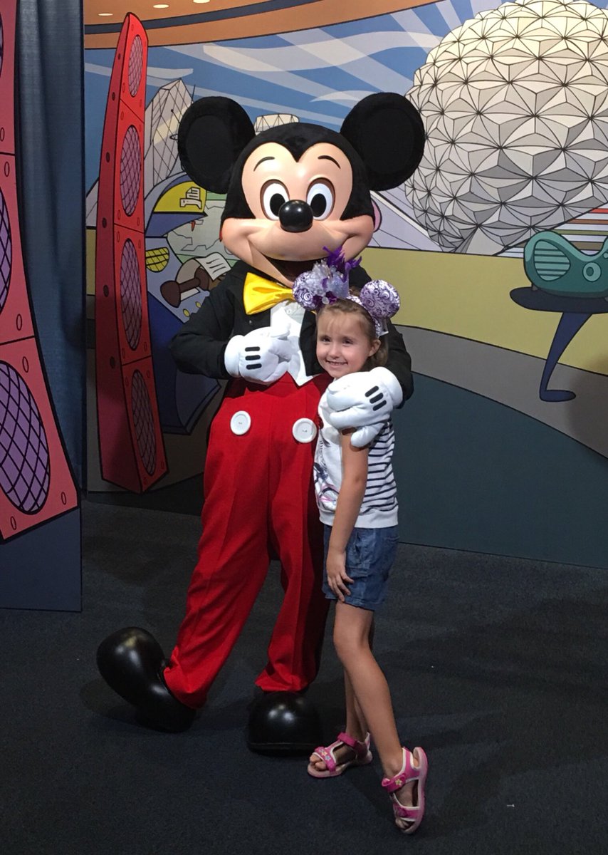 MitzyGale's tweet photo. #shareyourears #mickeyrocks @MitzyGale @WaltDisneyWorld https://t.co/XZ3KUKGY4j