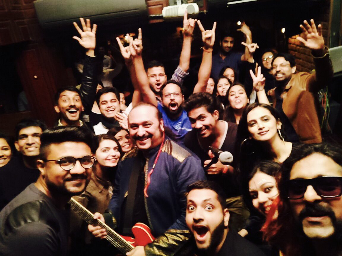 LesleLewis's tweet image. Exciting performing for so many old &amp;amp; new fans!! What a SuperWeek of back to back gigs with my AllStarBand !! Thank you #Delhi #Gurgaon ..Rock &amp;amp; Roll times! 😎 Just like when I was 19!! @shure @shuremea @SunInfonetAudio @oklistenin #TurnkeyMusic &amp;amp; All the Clubs who hosted us 🙏🏼