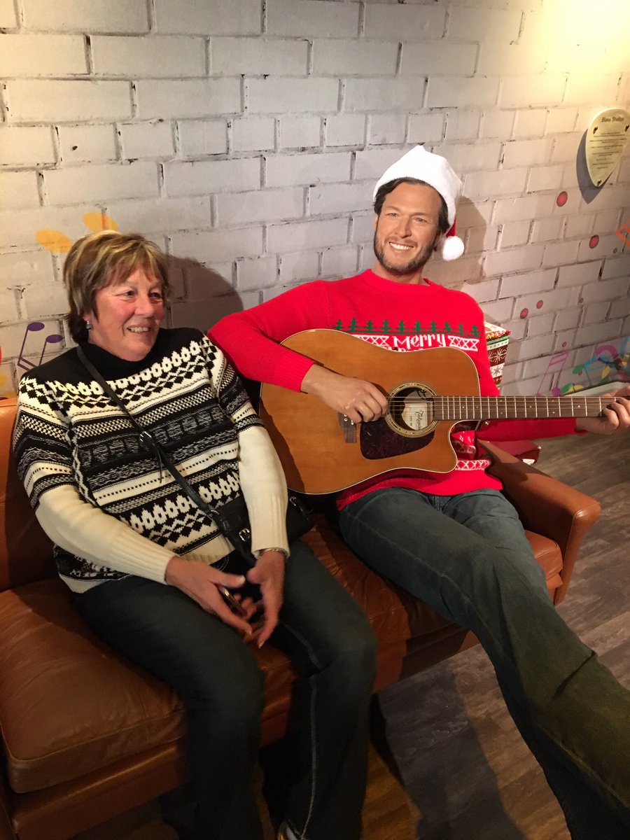 ta5674's tweet photo. @blakeshelton Mom enjoying some Christmas joy @TussaudsNash #willhavetodofornow #isthatsweaterforreal #nashvillefun https://t.co/yWMYe0Kuyk
