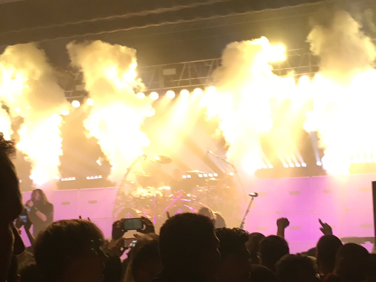 MixFaceMusic's tweet photo. #korn #therave #milwaukee #2017 #jon #ray #fieldy #head #munkey #rock #metal #blind https://t.co/vfWb9371FU