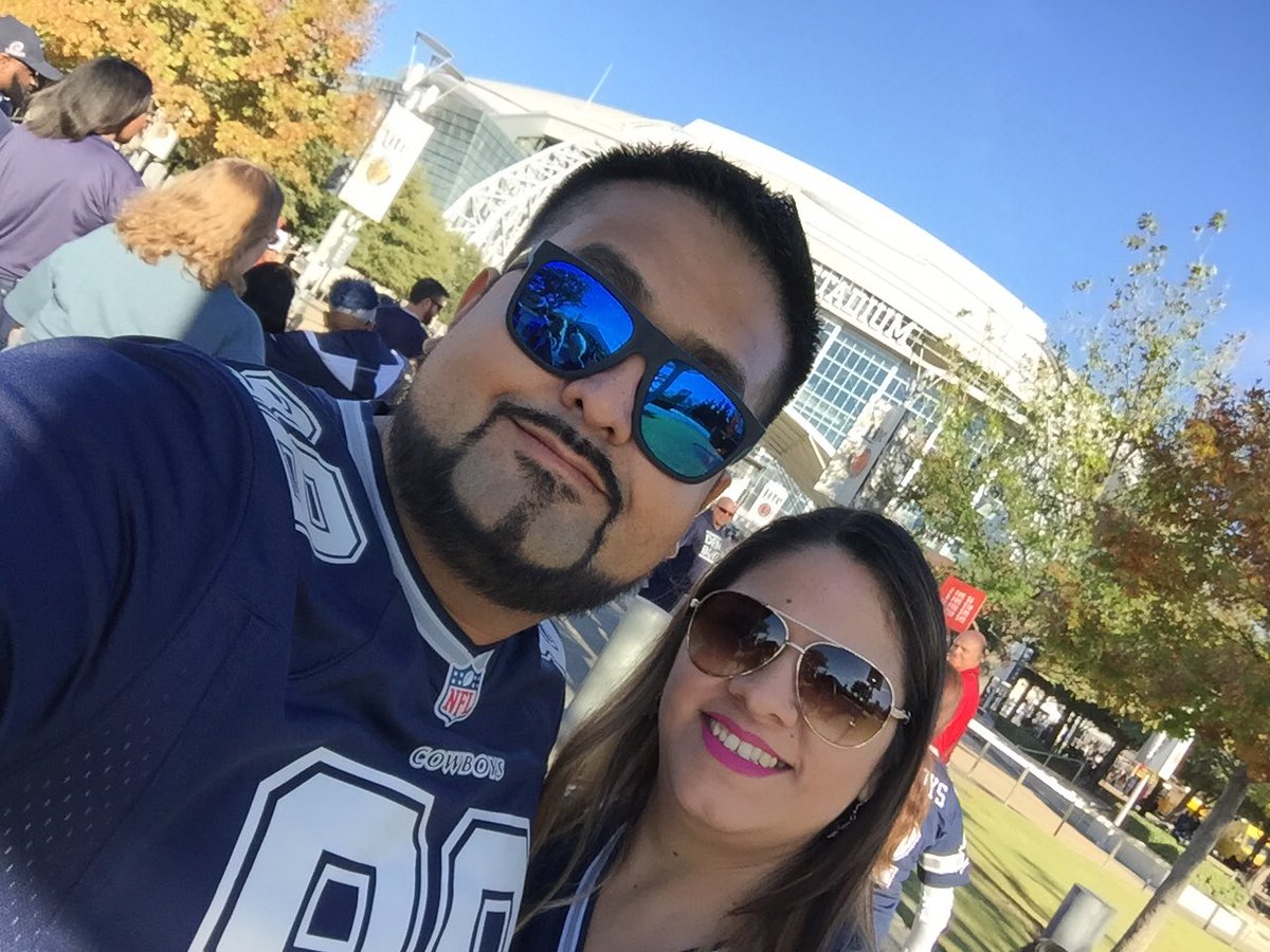 DJMOBS's tweet photo. @FOXImpactoNFL desde el AT&amp;T https://t.co/roFEcN2TNh