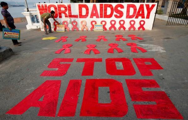 eNCA's tweet photo. #WorldAidsDay - Young women still hardest hit by HIV infections   https://t.co/lBecu5g5rH https://t.co/PNTaXvRafm