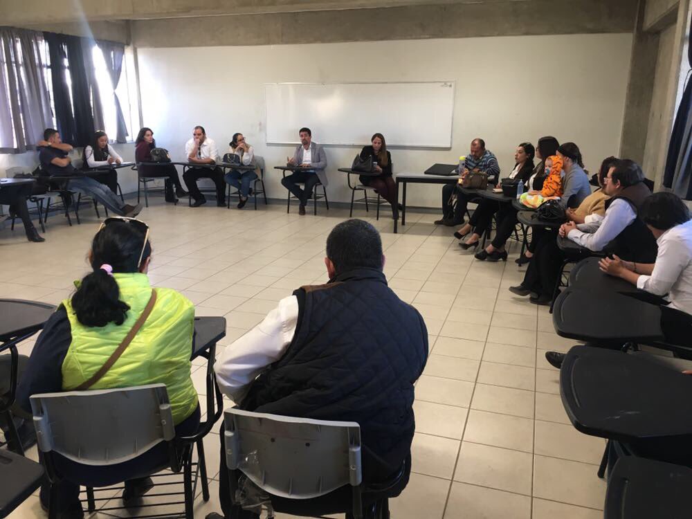 RomeroMenaFco's tweet photo. Cerramos un día bastante productivo con amena charla con personal docente y administrativo de nuestra aula externa del plantel @CECYTEJ22, Capilla de Guadalupe. Agradezco a @judithffonseca y personal sus atenciones. https://t.co/dfJVxA66qd
