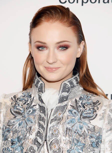 SophieTurnerCom's tweet photo. @SophieT Sophie Turner at the Evening Honouring Louis Vuitton Event (November 30, 2017) https://t.co/GJDuvCPLDf