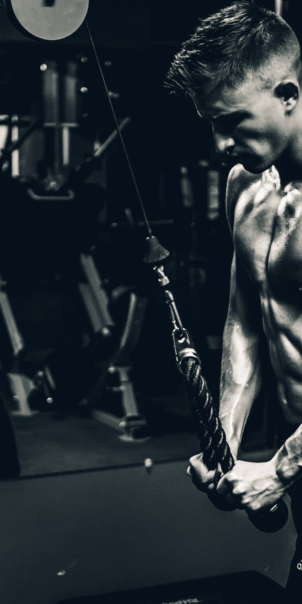 FitnessFirst_UK's tweet photo. Planning to challenge yourself in 2018? Here's our guide to prepare yourself for any sporting event. https://t.co/HiloiotZfw https://t.co/QjkInPLBzi