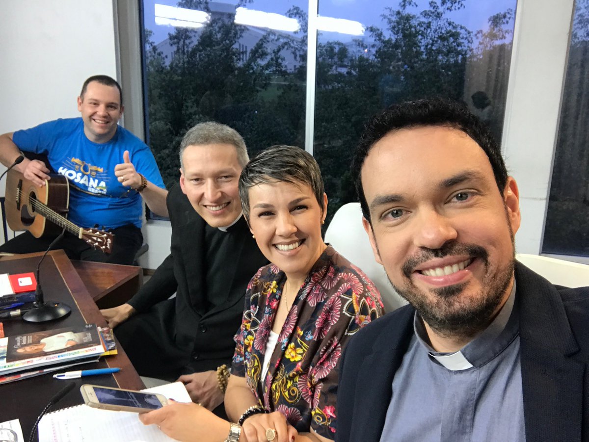 Canção Nova Sorrindo Pra Vida Ao Vivo Hoje Padre Marcelo Rossi On Twitter Ao Vivo Pela Tv Cancao Nova Sorrindo Pra Vida