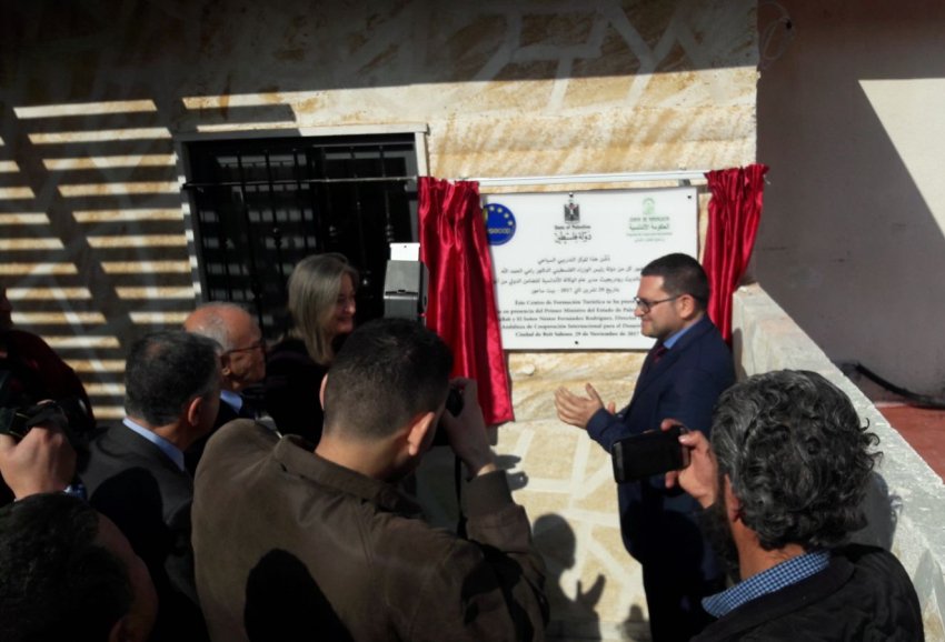 CooperacionAND's tweet photo. Acompañado por la ministra de Turismo de la Autoridad Palestina, Rula Maa’yaa, el director de la AACID, Néstor Fernández, inaugura en Beit Sahour (#Palestina) un centro de formación en turismo, hostelería y cocina desarrollado en colaboración con #ASECOP #Belen #Betlehem https://t.co/EA8wqiazQy