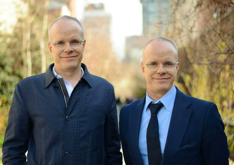 fckunst's tweet photo. Hans Ulrich Obrist blijkt tweeling https://t.co/hz6LxF1by9 #bestbewaardegeheim #falafelbar #artscoupe #twins #HUO https://t.co/XDkh9ALO5r