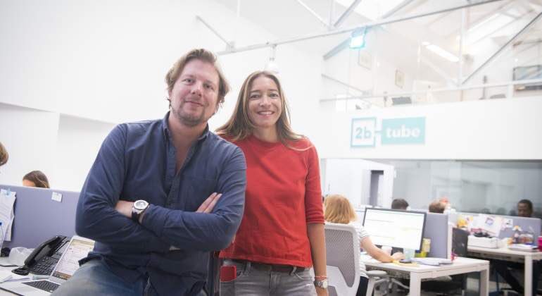 Buenísimo artículo sobre #2btube en el que @GuillermoDeHaro entrevista a <a href="/bastianm/">Bastian Manintveld</a> y <a href="/fabiennef/">fabiennef</a> para <a href="/elEconomistaes/">elEconomista.es</a> 👏🏻 eleconomista.es/empresas-finan…