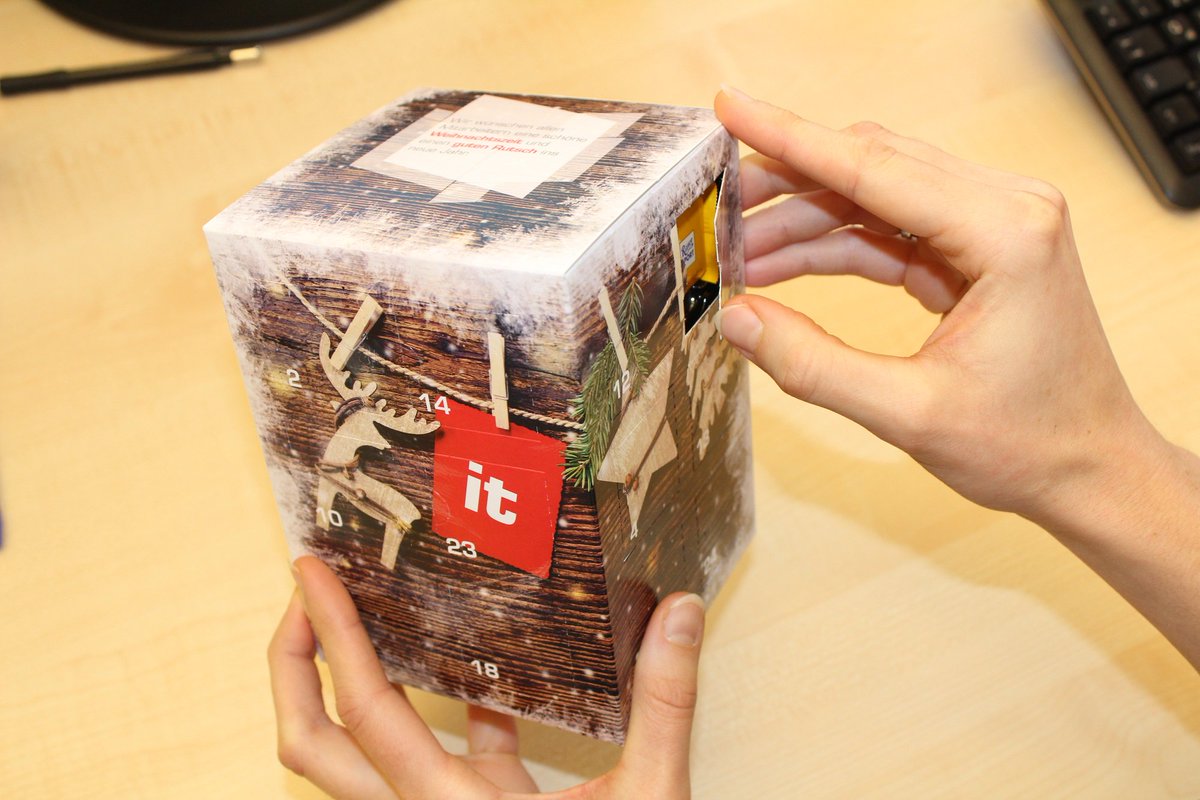 _BIT_Group's tweet photo. Oh du fröhliche! Heute wurden unsere Kollegen von einem #Adventskalender überrascht. Allen eine schöne #Weihnachtszeit! https://t.co/Iyy1QbWVz6