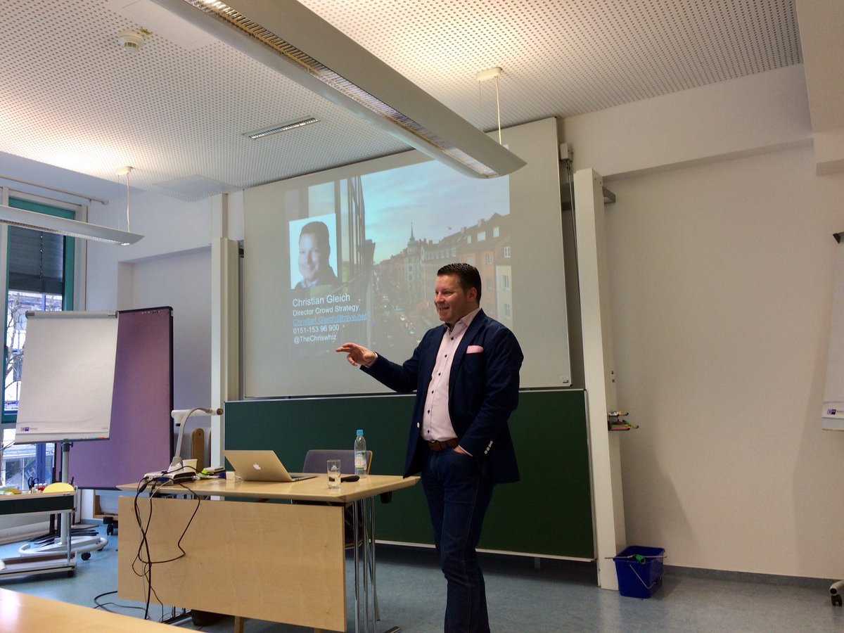 TheChriswhiz's tweet photo. Interne&Externe Anwendungsgebiete für Ideenmanagement💡und #Innovation mit #CrowdSourcing #Corporates #Mittelstand #HYVEcrowd #crowddialog17 https://t.co/XV3sOfJTIS