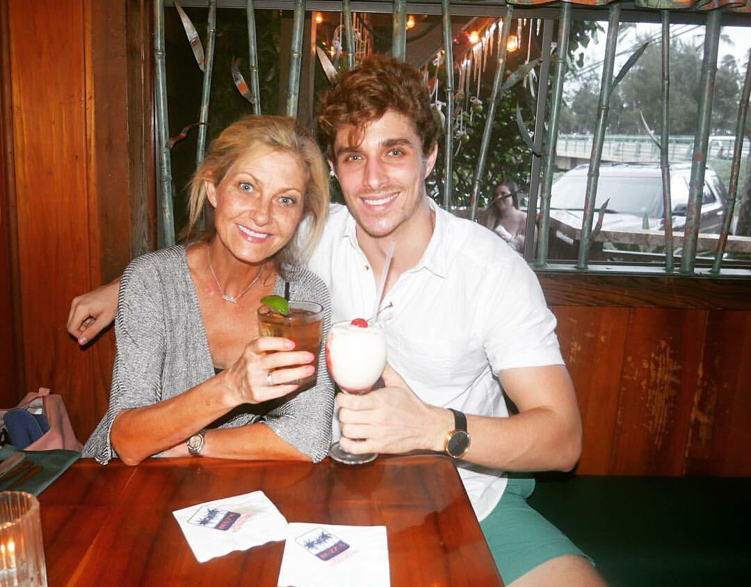 Now Alex is in the family company. Photos we got from Alex's mom #AlexCubis, image size:1080x845