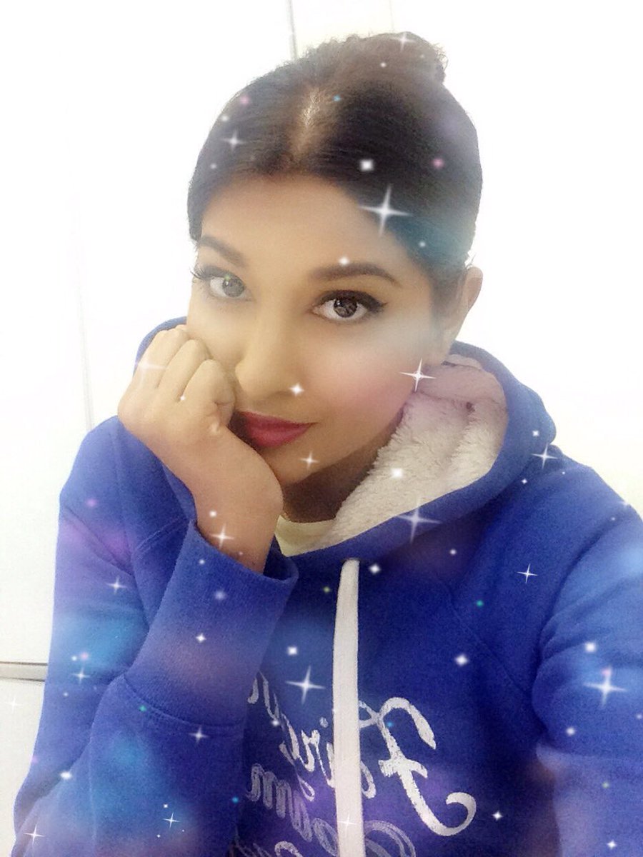 Di_Kumarasinghe's tweet photo. December: a #month of #lights #snow and #feasts 
A time to make amends, and tie up loose ends; finish off what you started and hope your #dreams come true❄️
#December #DK #dilinikumarasinghe #girl #srilankangirl #srilankan #asian #believeinyourself #Friday #FFF https://t.co/kTxBdoN4nA