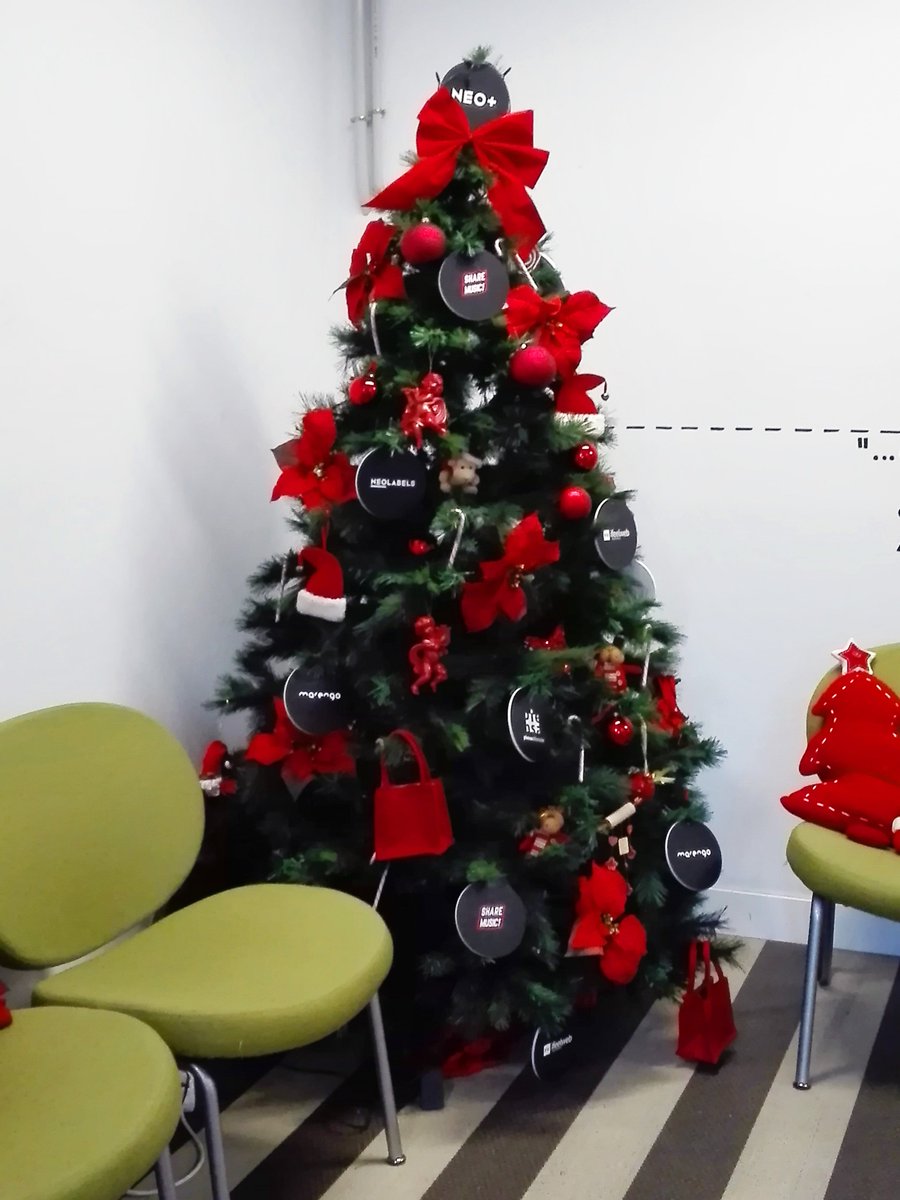 neolabels's tweet photo. La #Navidad ya ha llegado a #GrupoNeo ¡¡¡#FelizNavidad a todos!!! @AgenciaIFW @Visual_One1 @sharemusic @marengodigital #piensadiferente https://t.co/ULbXgawgoh