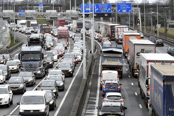 Kilometerheffing vrachtwagens met vijf jaar uitgesteld dlvr.it/Q3nCyK #logistiek