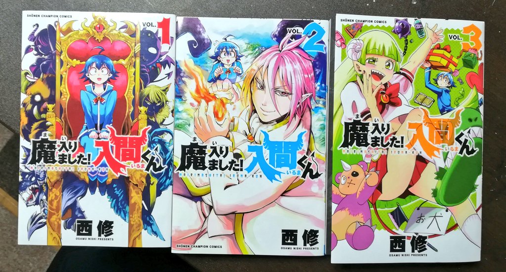3巻献本いただきました!
1,2,3と並べるとまあきれい!皆さんも買って並べてみよう!! 