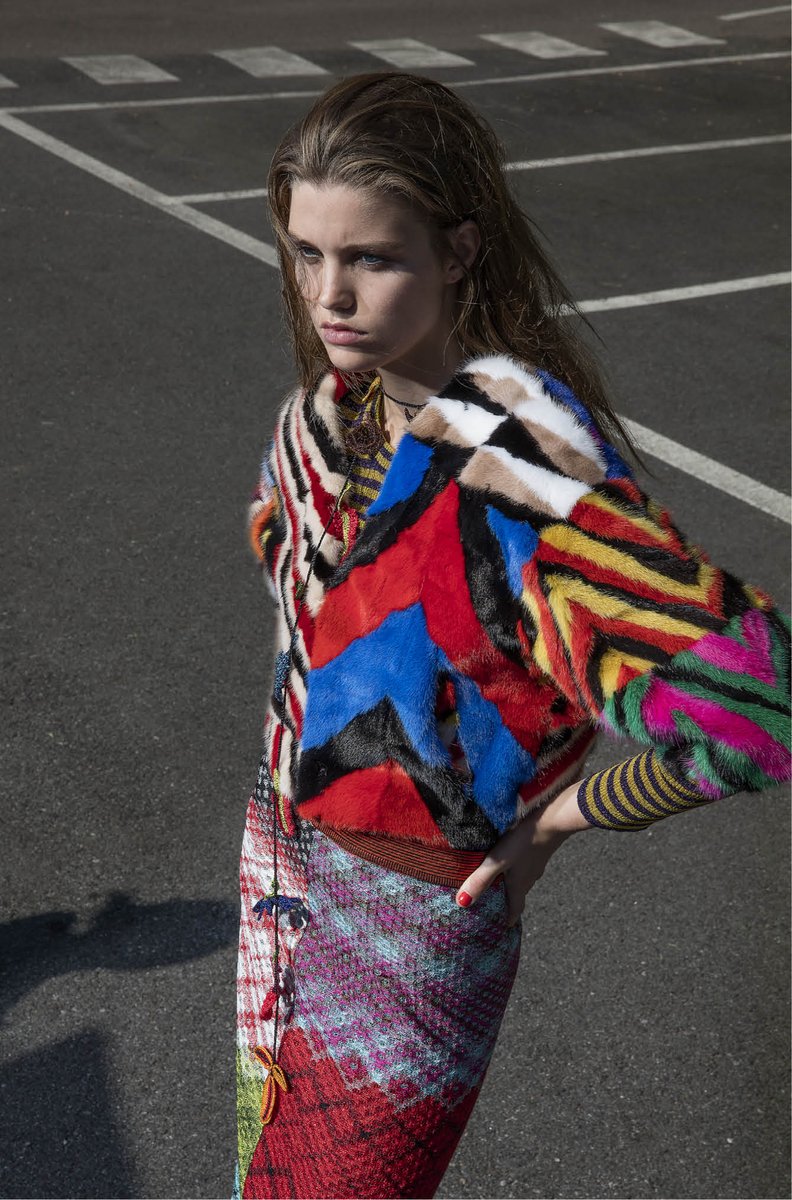 Missoni's tweet photo. Our #MissoniSpring18 collection is now available! Discover and shop the brightest looks for next season: https://t.co/kqPXEtO4G9 https://t.co/zd0x3kKaNi