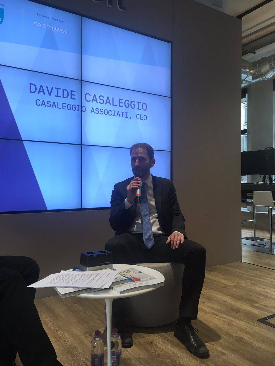 wireditalia's tweet photo. #wiredtrends Davide @casaleggio: "Oggi AI ha valore di mercato di 13 miliardi, si prevede impatto tra 14 e 33 triliardi entro 2025" https://t.co/xojBoOkYZD