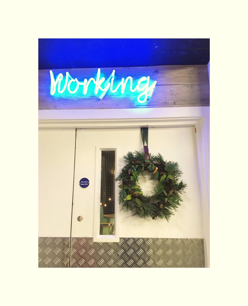 BenjaminWestLDN's tweet photo. We are loving our George Smith wreath! Happy December 1st :) #georgesmithchristmas https://t.co/QWjpb0uwEv