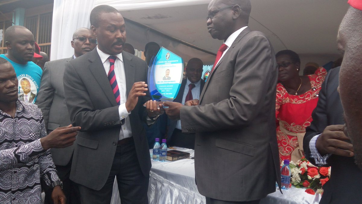zziwaherbert's tweet photo. #Fdcdecides2017 : @mugishamuntu hands over office to @PatrickAmuriat .@ntvuganda https://t.co/5xKED9w4GY