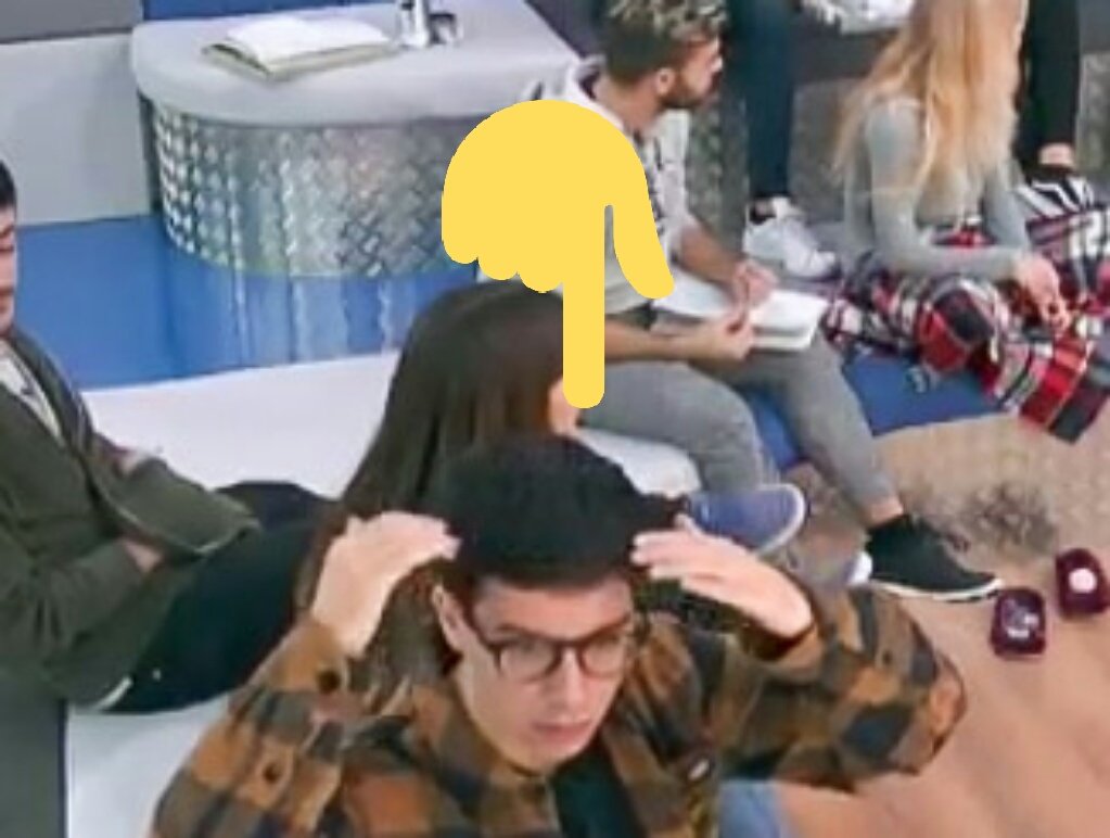 Almaiaista's tweet photo. Todo esto que estamos hablando muy bien pero ¿cuánto calculamos que van a tardar en cortar el pelo a este chico? #OTDirecto1D 
#Alfredorable 
#Pelopower https://t.co/BT4dKIMnCy