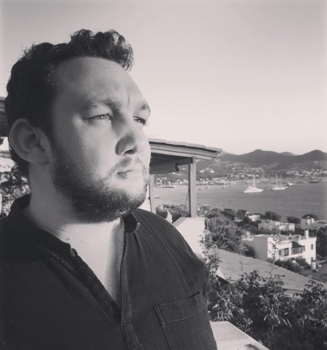 isikkonsey's tweet photo. Öğrenci İçin Adayız ekibi kurucularından, 2012-2014 dönemi Öğrenci Konseyi Başkan Yardımcısı değerli dostumuz Mehmet Tunca Kaya'yı dün gece kaybetmiş olmanın derin üzüntüsü içerisindeyiz. Merhuma rahmet, ailesi ve sevdiklerine sabır dileriz. https://t.co/2hrJb1xnjB