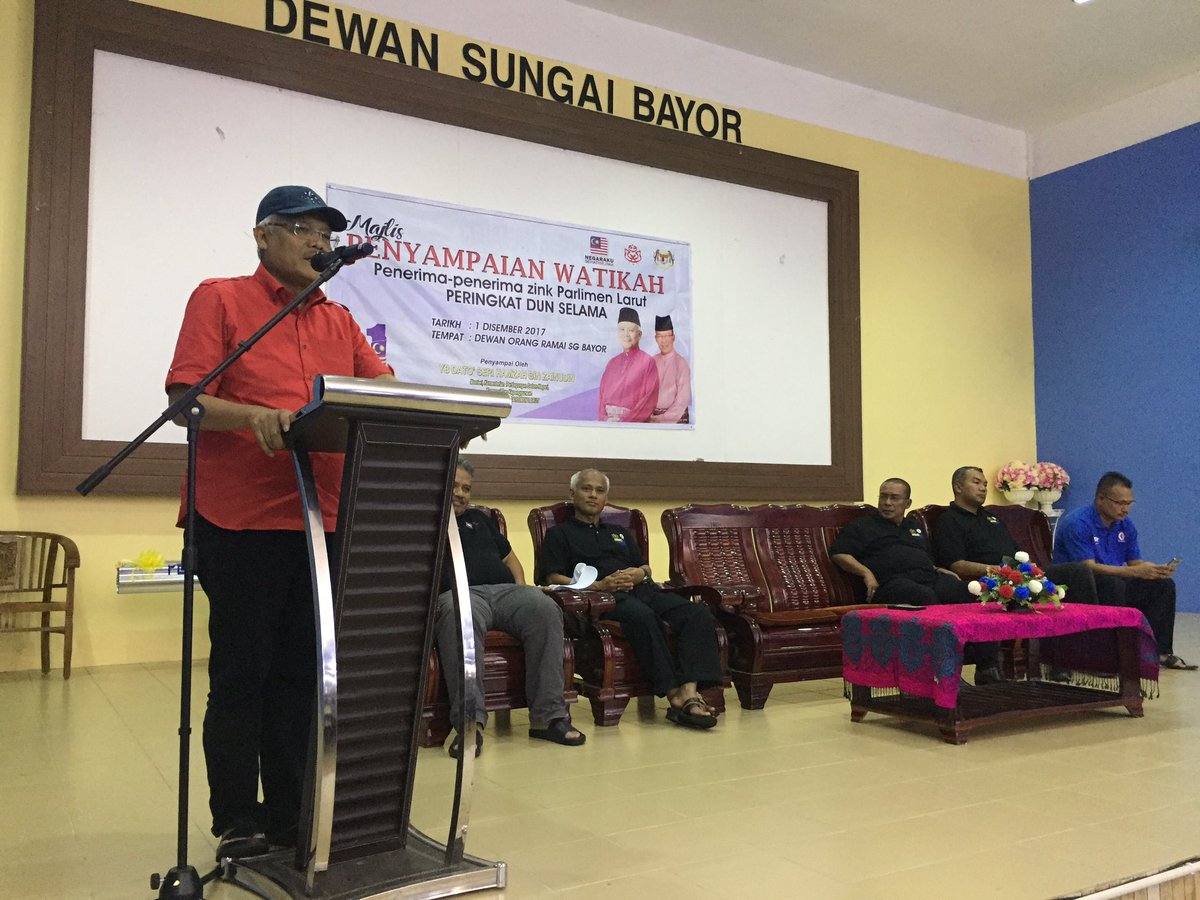 nazridouglas's tweet photo. Majlis Penyampaian Watikah bagi penerima-penerima zink Parlimen Larut peringkat dun selama , disampaikan oleh YBM KPDNKK merangkap ahli parlimen larut YB DS @dhzhamzah #mplarut #kpdnkk #perak https://t.co/TnKLJKwkql