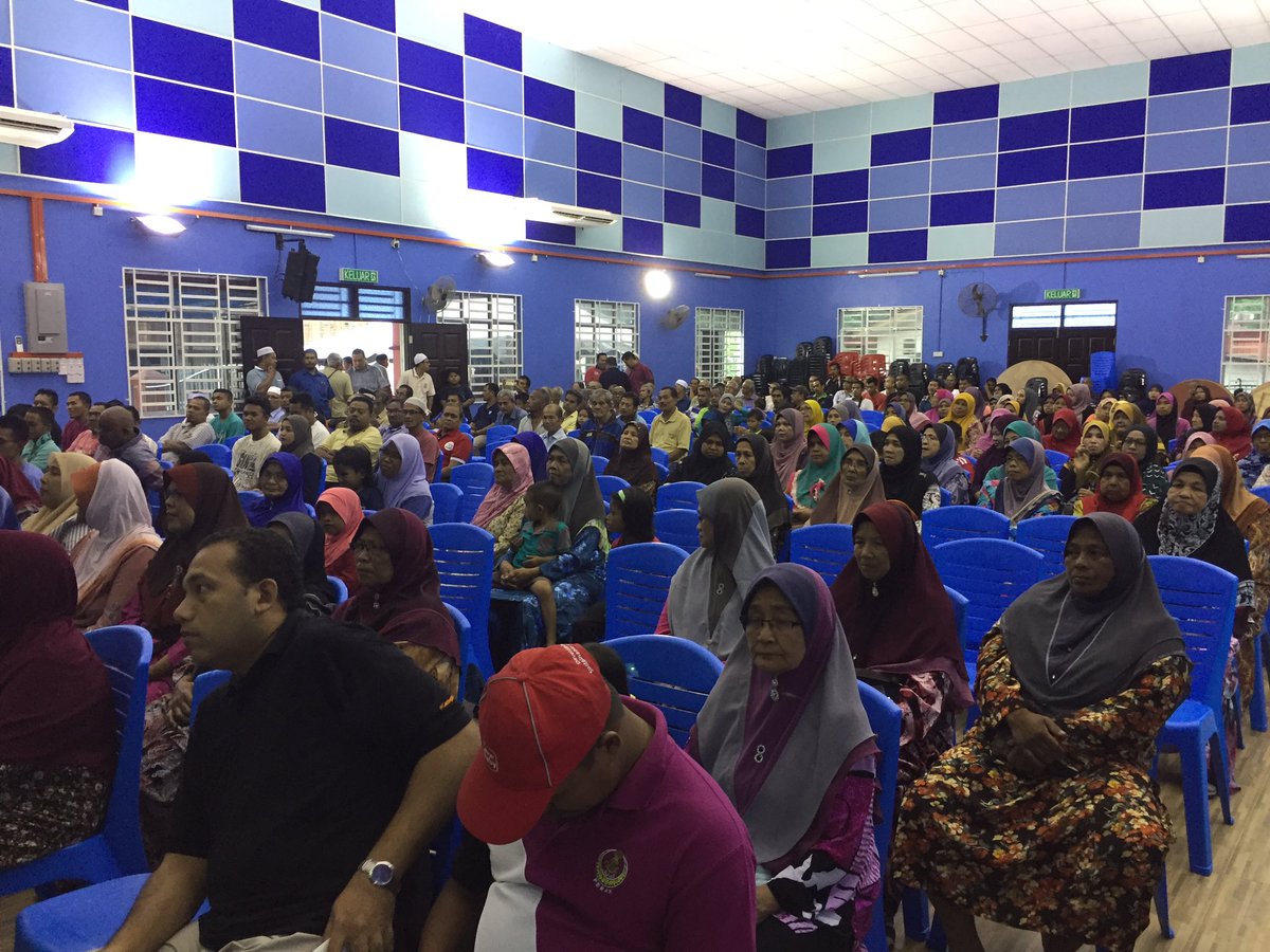nazridouglas's tweet photo. Majlis Penyampaian Watikah bagi penerima-penerima zink Parlimen Larut peringkat dun selama , disampaikan oleh YBM KPDNKK merangkap ahli parlimen larut YB DS @dhzhamzah #mplarut #kpdnkk #perak https://t.co/TnKLJKwkql