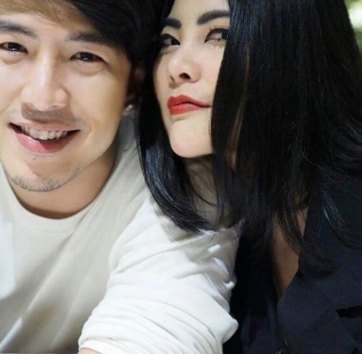 UnderbedDara's tweet photo. อิจก้อยเวอร์ อยากได้สาแบ���พี่โย่ง

"ตอนแต่งงานเคยบอกก้อยว่าต่อไปนี้ผมจะเป็นเหมือนนกเงือก เพราะนกเงือกรักเดียวใจเดียว คู่เดียวตลอดชีวิต เวลารักไม่ได้รักแค่หัวใจ มันออกมาจากจิตวิญญาณ"

#themasksinger3 #หน้ากากนกเงือก #ใต้เตียงดารา https://t.co/NeN5FddBgG