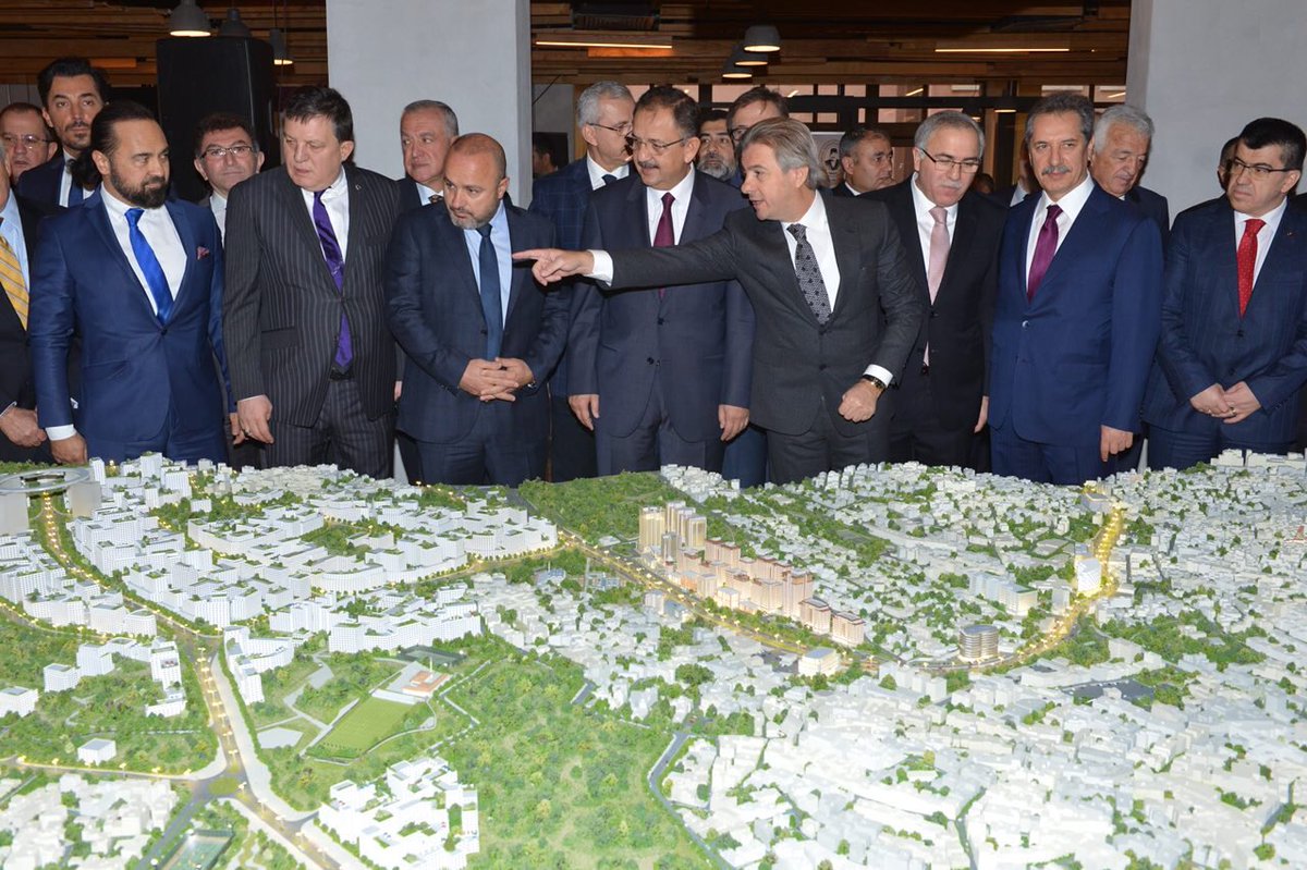Beyoğlu Büyük Dönüşüm Buluşması için bugün İstanbul’dayız. İstiklal Caddesi’ndeki tarihi Emek Sineması’nın etkileyici atmosferinde, gündemimizin en üst sırasındaki kentsel dönüşümü konuştuk.