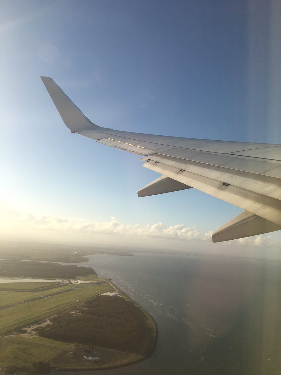 TaylahJBennett's tweet photo. Compare the pair. Flying out of sunny Brisbane on the left after #ASI2017Qld into the severe weather in Melbourne on the right. Take me back to Brisbane! https://t.co/nGl0KHsnY4