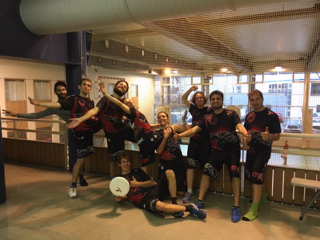 MonkeyGrenoble's tweet photo. Les Monkeykey en indoor : check ! - https://t.co/PUydEHDCkW #FranceUltimate #UltimateDR #IndoorDR3 #LFDARA https://t.co/gpljf3pYaE