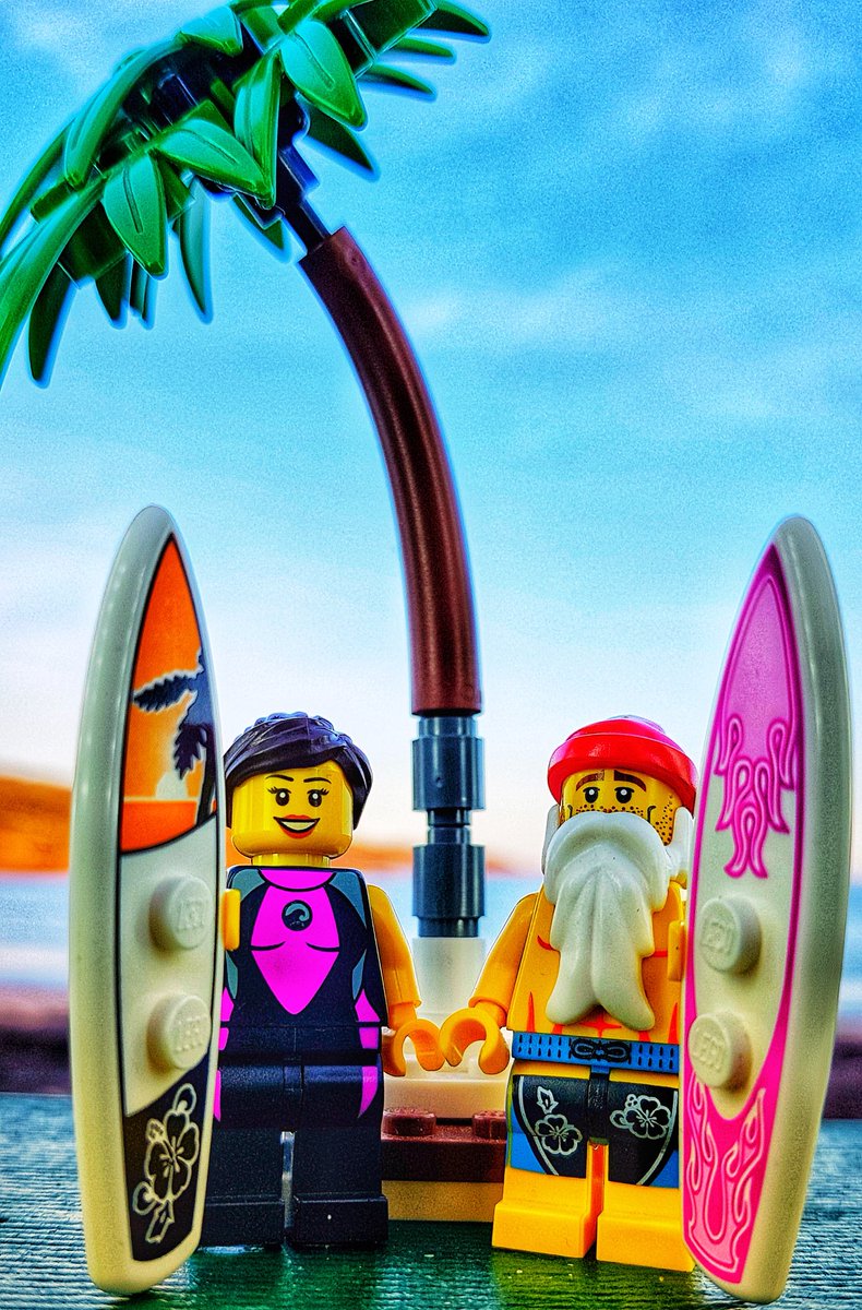 Rainbow_Bricks's tweet photo. First day of Summer #rainbowbricks #summer #summerfun #surf #beach #surffun #FirstDayOfSummer #myminifigure #Lego #legofun #LEGOXmas #Santa #surfingsanta #surfergirl #brickstagram #LEGOPhoto #ToyPhotography #LEGOPhotography # https://t.co/fCM5X35uQ3