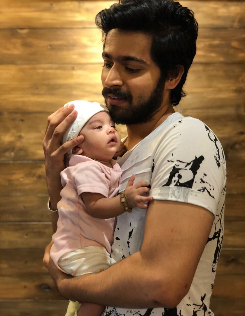 HarishKalyanTM's tweet photo. அழகு குட்டி செல்லம் 
உன்னை அள்ளி தூக்கும்போது 
உன் பிஞ்சு விரல்கள் மோதி 
அவன் நெஞ்சம் உடைந்து போகும்... 

Song lyrics ❤️  #HarishKalyan latest clicks !! @iamharishkalyan https://t.co/tuHT21zVzf