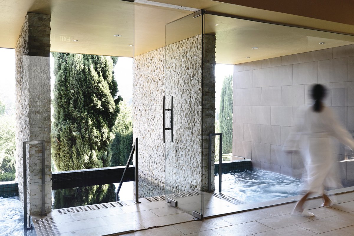 Melbourne's tweet photo. Put some aaah in this season's R&amp;R. Victoria's best day spa getaways, via @UrbanListMELB https://t.co/UXm78VtGMy #wandervictoria https://t.co/YKbnLlbcjC