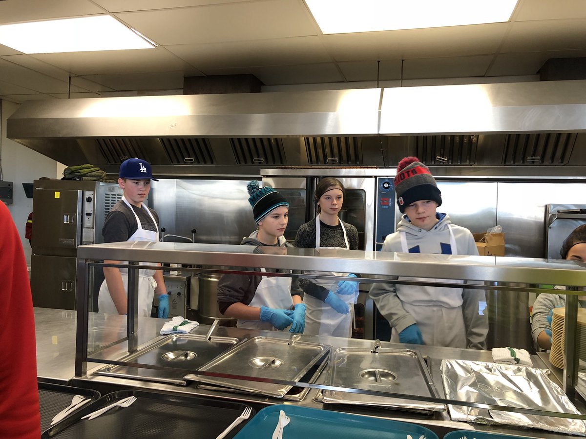 hlwpko's tweet photo. Grade 8’s @lakevistaschool #relationships#givingback @prairiespiritsd #friendshipinn https://t.co/eWSYPLtLVV
