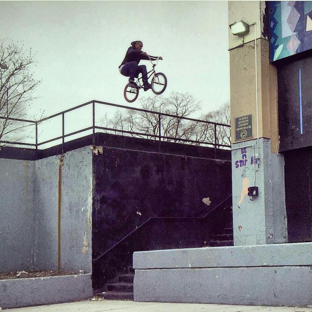 MenaceBMX's tweet photo. Reposted from @hoodhappynyc on insta  -  #HOODHAPPY Barspin on the year 2018 or maybe just jump to FLAT🙏🙏🙏🙏🙏🔥🔥🔥🔥🔥🔥🔥just wait fuckers #bmx #bmxlife #bmxlifestyle #bikelife #ridebmx #watchthis #stunt #highjump #freestyle #freestylebmx https://t.co/2a73jdeZal
