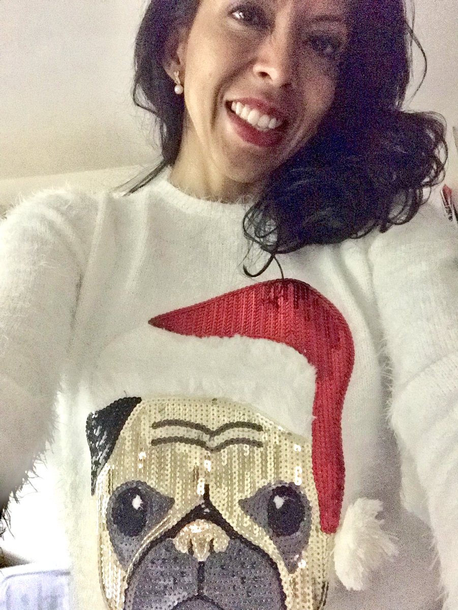 DraPug's tweet photo. Les presumo uno de mis primeros regalos navideños, ¡lo amé! #DraPug #PugsNotDrugs #SantaPug https://t.co/jrf56EpyUa