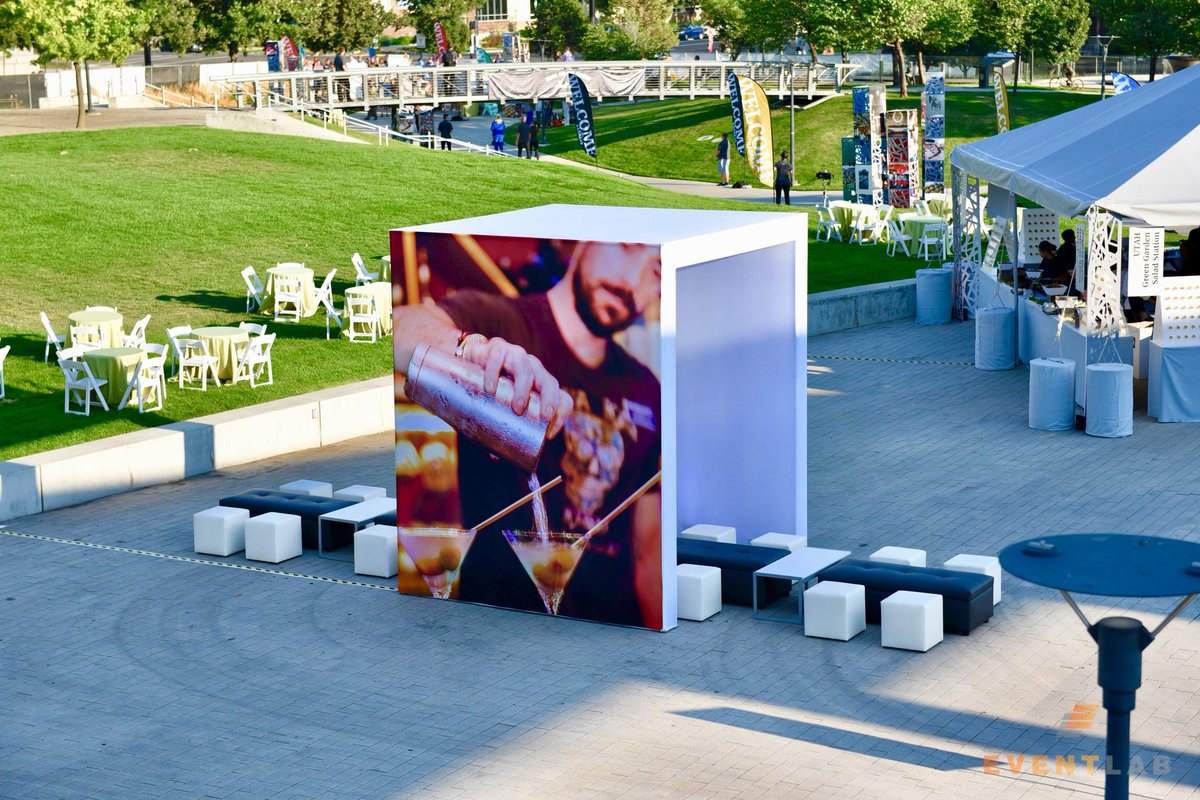 EventLabLLC's tweet image. Are you looking for statement pieces, creative lounge spaces or large scale branding opportunities? We design around your needs! Let us help you with your next event. 

#event #design #lounge #signage #graphics #bartender