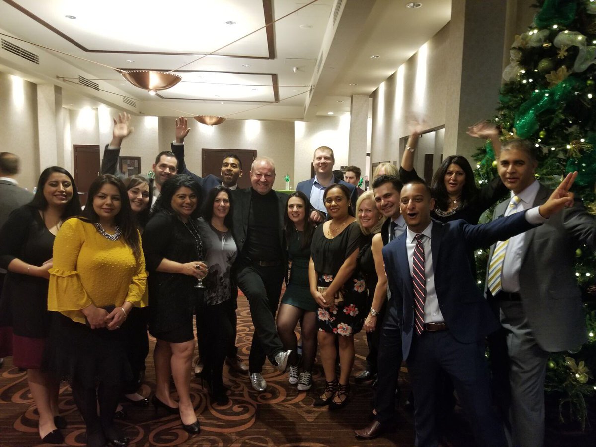 MarianneMviezzi's tweet photo. Kicking it with @AndrewP_TD @AIacobelli_TD @FarhanehHaque the Brampton Team and our Metro West &amp;Metro East friends 💚 https://t.co/ZblzILtUPt