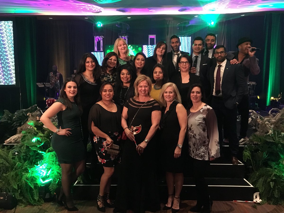 MarianneMviezzi's tweet photo. Kicking it with @AndrewP_TD @AIacobelli_TD @FarhanehHaque the Brampton Team and our Metro West &amp;Metro East friends 💚 https://t.co/ZblzILtUPt
