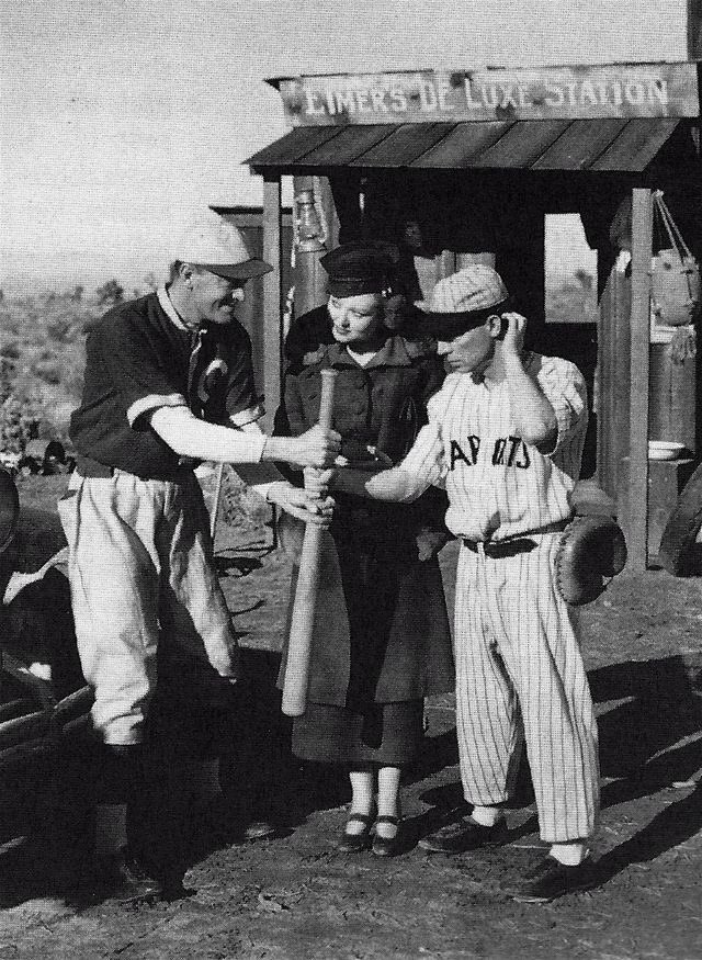 busterlove1895's tweet photo. #HaroldGoodwin, Lona Andre and Buster Keaton, “One Run Elmer” 1935. #BusterLove🍀#botd #shortfilm #EducationalShort #baseball https://t.co/0HyCRGoiYA